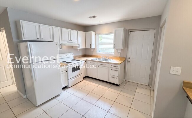 Building Photo - 1527 Kirby Ave