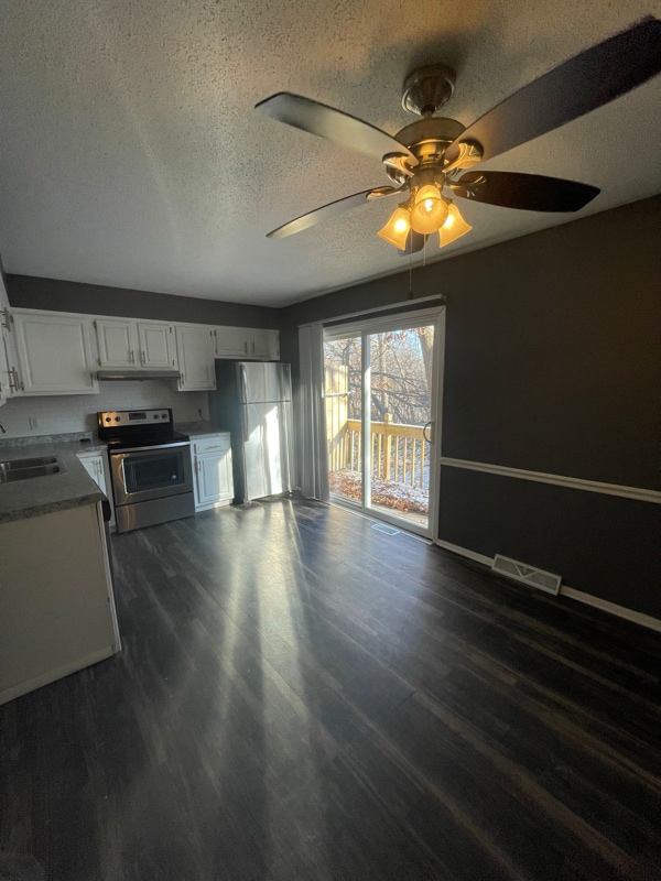 Building Photo - 3211 Schuetzen Ln