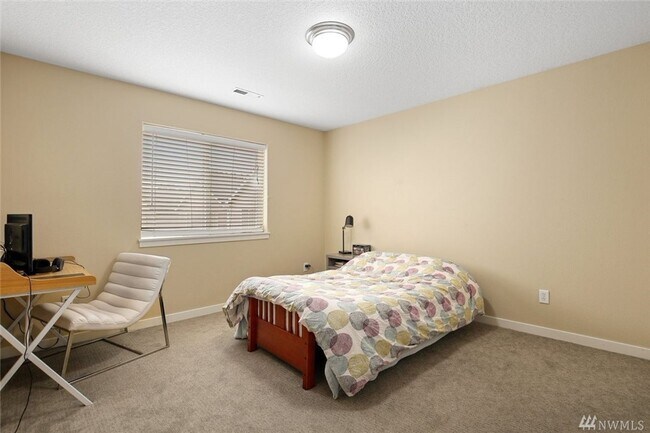 Building Photo - Beautiful 3BD Home Near Vancouver Mall!  Open Floor Plan & Fenced Yard!