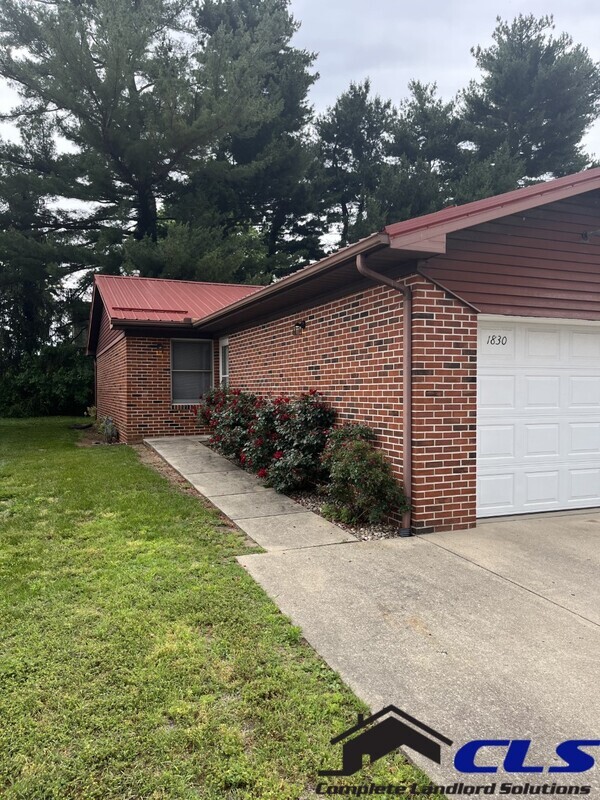 Primary Photo - 1830 E Southern Manor Dr