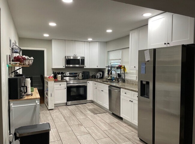 Foto del edificio - 4BR/2.5BA – Bright, Spacious & Move-In Ready