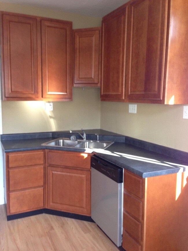 Building Photo - 320 Hartman Dr