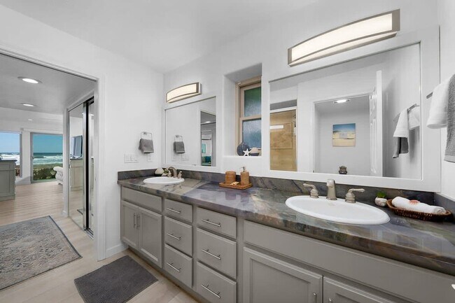 Foto del edificio - 3901 Ocean Front Walk