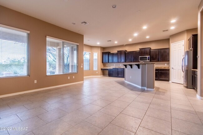 Building Photo - 12565 N Golden Mirror Dr