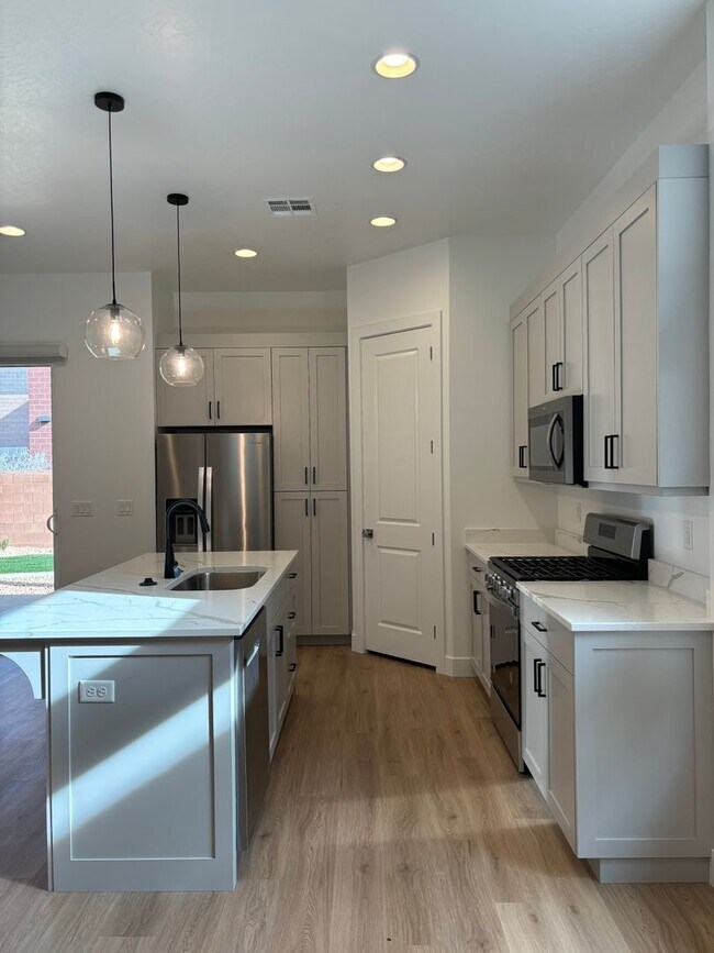 Foto del edificio - Price Reduced!! Woodland Estates Townhome!