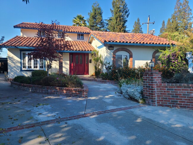 Building Photo - 2703 Phillips Ave
