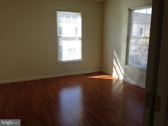 Building Photo - 25325 Crossfield Dr