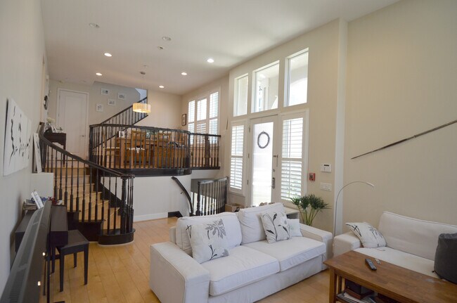 Great Rm to Dining - 6020 Celedon Creek