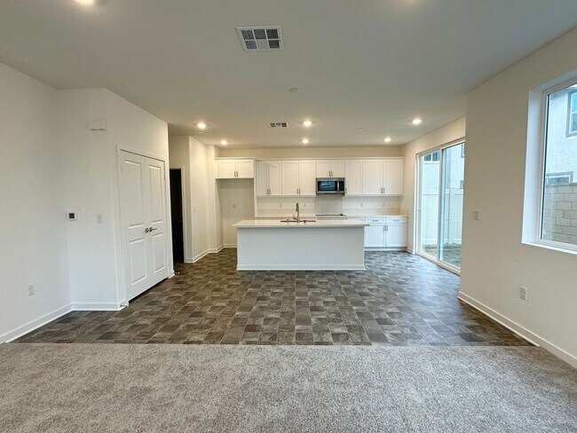 Foto del edificio - Brand-New Modern Home in Ontario – Solar Included!