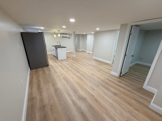 Sala de estar - 3 E Overlea Ave