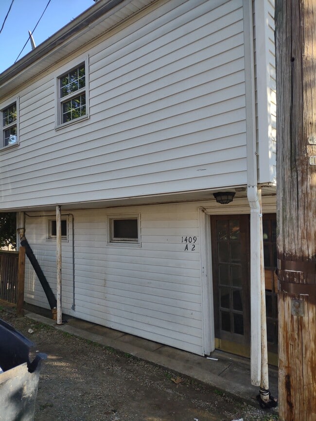 Building Photo - 1409 3rd St SW