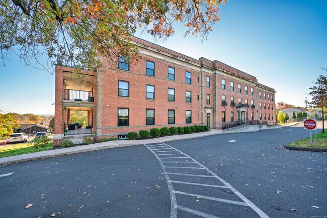 Foto del edificio - 170 Ridge Rd