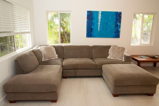 Foto del edificio - Beautifully Appointed Fully Furnished 4 bedroom/3 bathroom Kuau BayView House w/ Ocean views