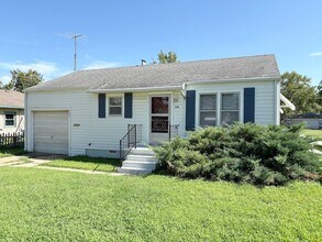 Building Photo - 705 W 18th Ave