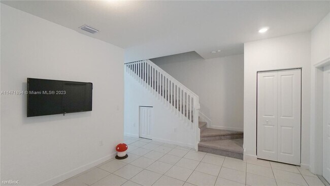 Building Photo - 3 br, 2.5 bath House - 11870 SW 246th Ln