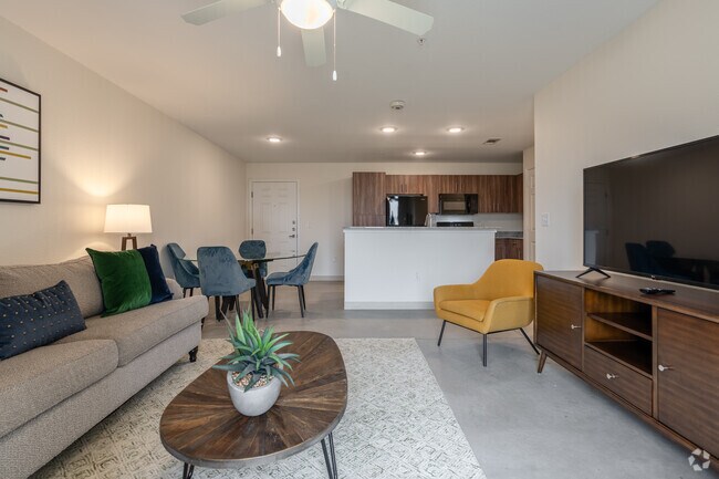 2 habitaciones, 2 baños, 999 pies cuadrados, sala de estar - Market Place at Liberty Crossing