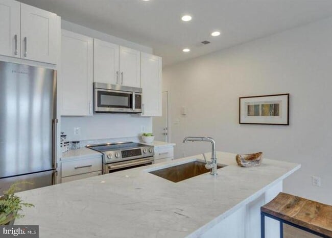 Building Photo - 1412 Chapin Street NW Unit 2