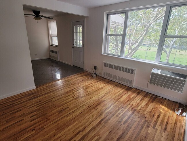 Building Photo - 1119 E 59th St