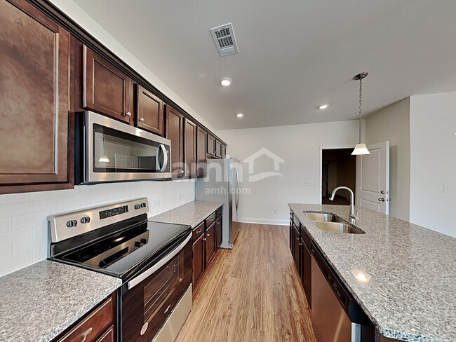 Foto del edificio - 15705 Thomas Rd