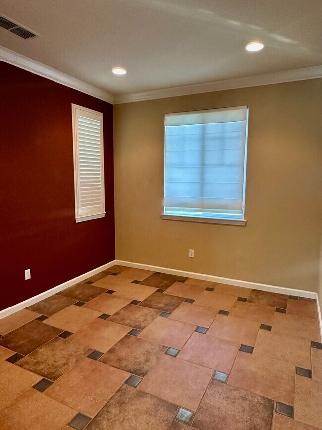 Foto del edificio - Coming Soon Two Story House!