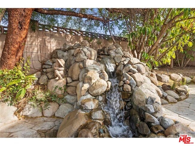Building Photo - 8031 Melba Ave