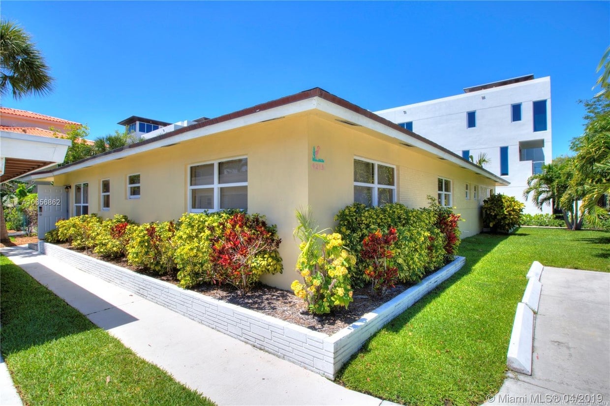 Primary Photo - 4209 Sea Grape Dr