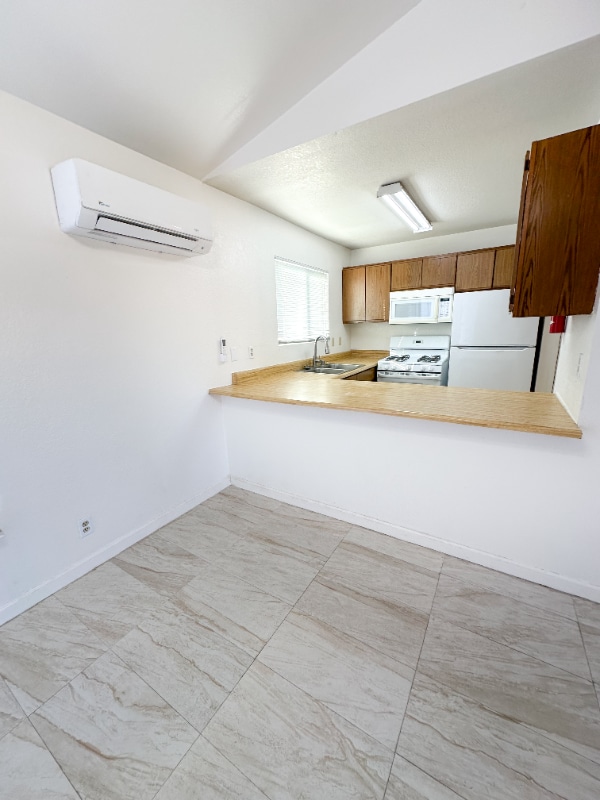 Building Photo - 73874 Sunnyvale Dr