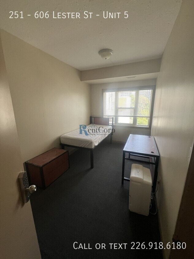 Photo principale - 606-606 Lester St
