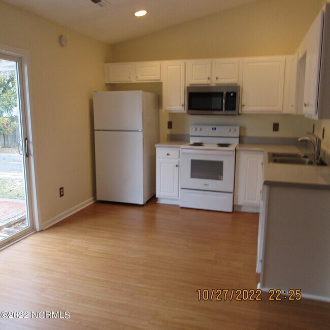 Foto del edificio - 6704 Hailsham Dr
