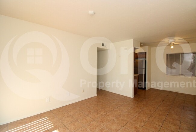 Foto del edificio - 1810 E Blacklidge Dr