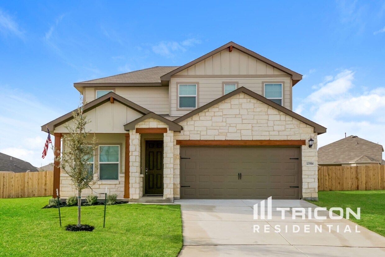 Foto principal - 13504 Paxton Boulevard Saint Hedwig TX