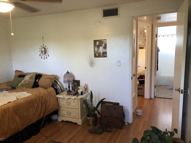 Building Photo - 2025 S Granada Dr