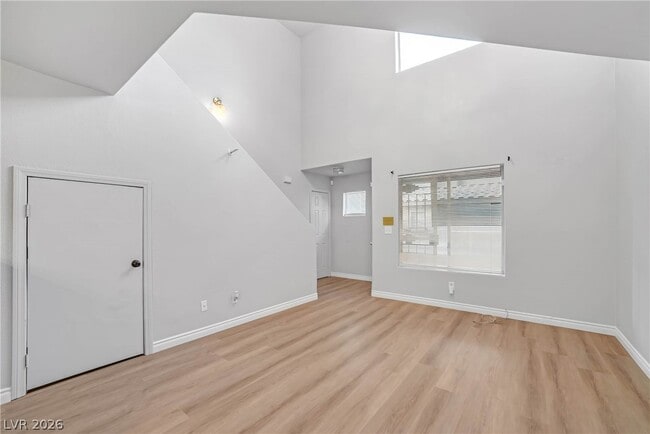 Building Photo - 555 Roxella Ln