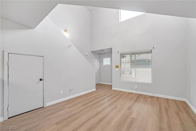 Foto del edificio - 555 Roxella Ln