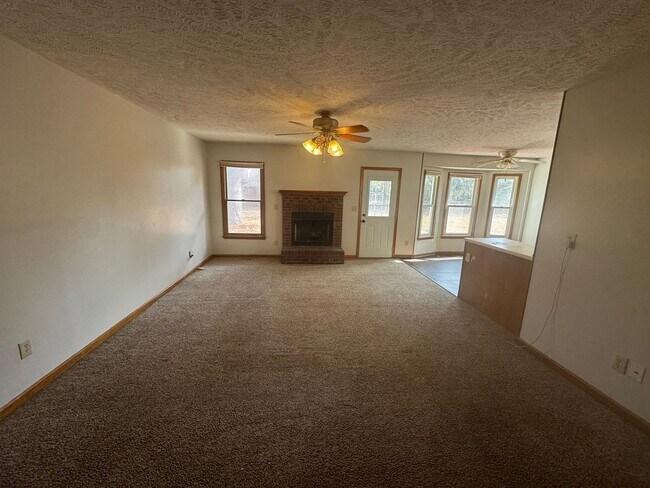 Building Photo - 5285 Marvin Dr