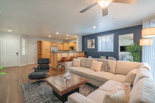 Building Photo - 1275 E University Dr
