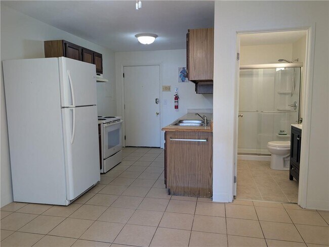 Foto del edificio - 420 Woodward Rd