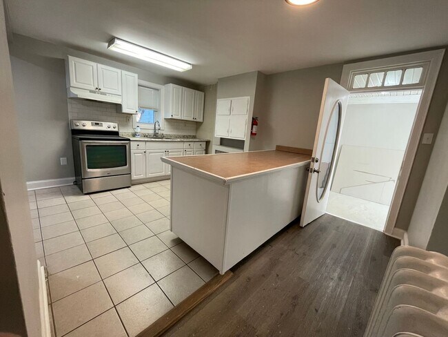 Foto del edificio - Newly Renovated 3 Bed, 1.5 Bath in Fairview!