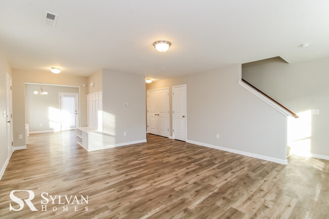 Foto del edificio - Gorgeous 3-bedroom & 2.5-bathroom townhome.