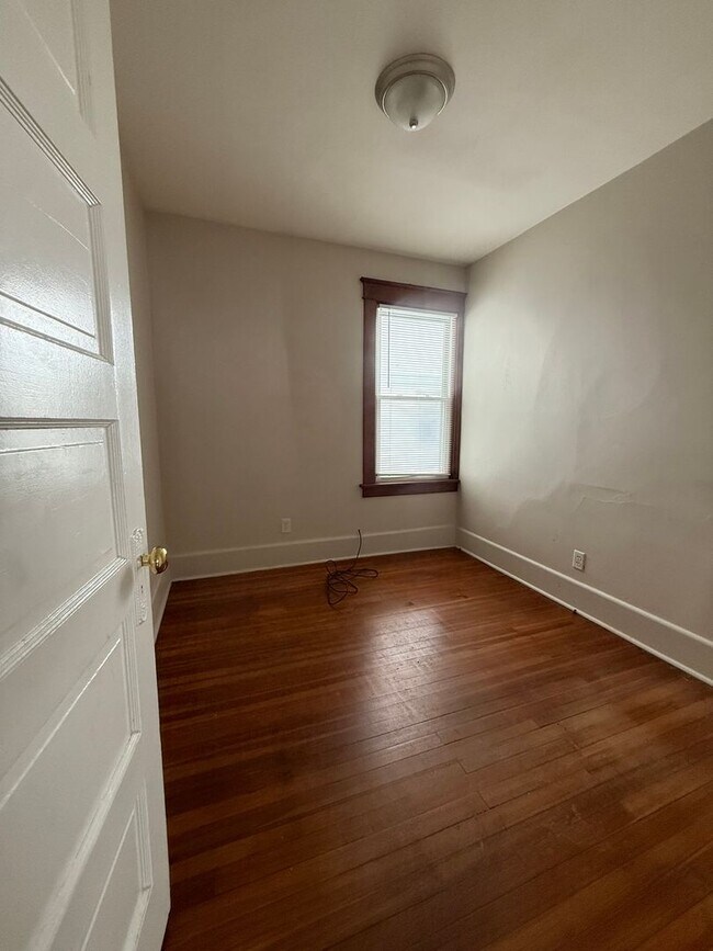 Foto del edificio - 353 Division St