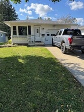 Building Photo - 425 Commodore Dr