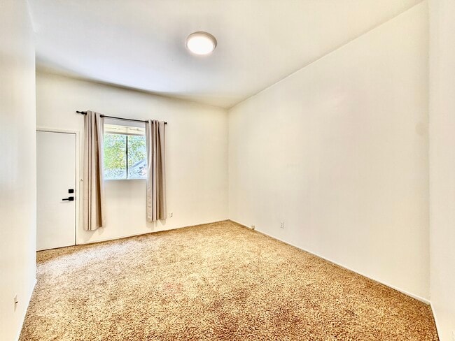 Building Photo - 3630 Avenida del Sol