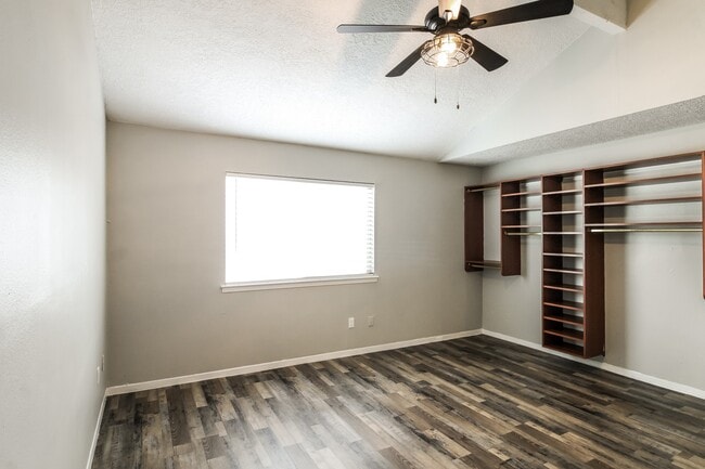 Building Photo - 2256 Gemini St