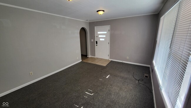 Foto del edificio - 330 W 6th St