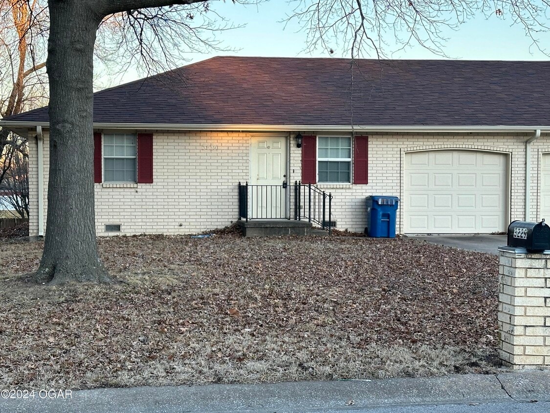Primary Photo - 3229 S McConnell Ave