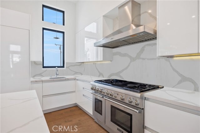 Building Photo - 332 Avenue E