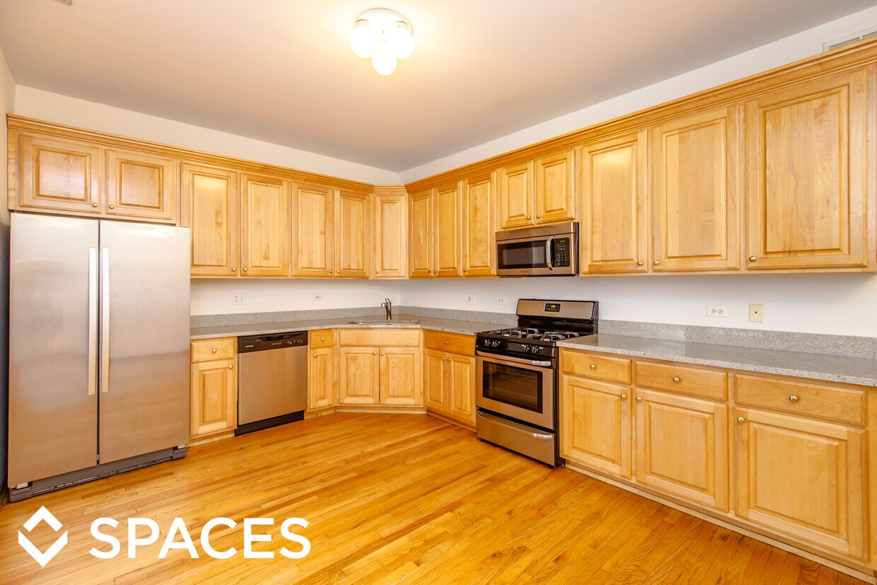 Primary Photo - 4235 N Kenmore Ave