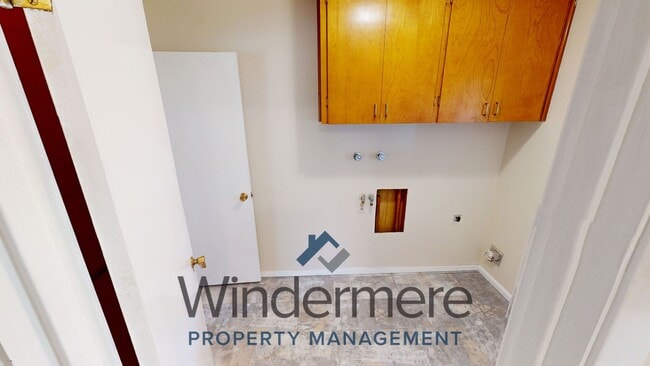 Building Photo - 2544 Kendall Rd