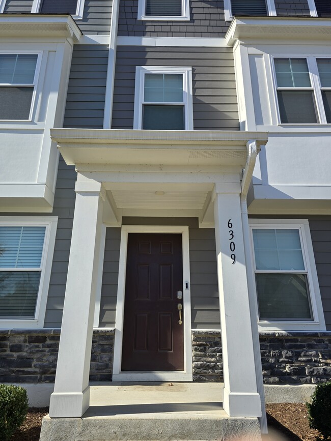 Building Photo - 6309 Truxton Ln