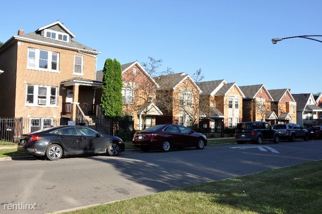 Foto del edificio - 2 br, 1 bath Apartment - 8344 S Mackinaw Ave